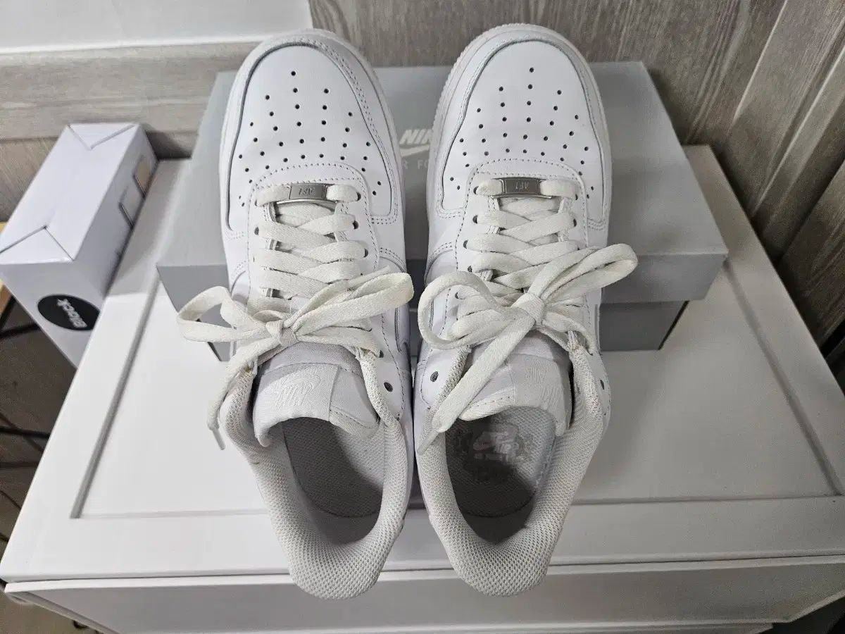 NIKE ナイキ エアフォースワン オールホワイト 255