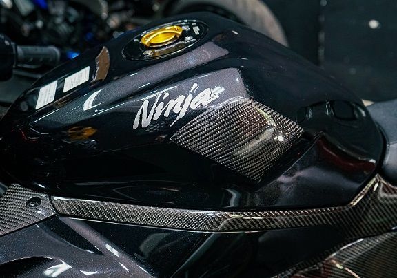 KB ZX-25R タンクスライダー 受注製造 - メルカリ ZX25R カーボン