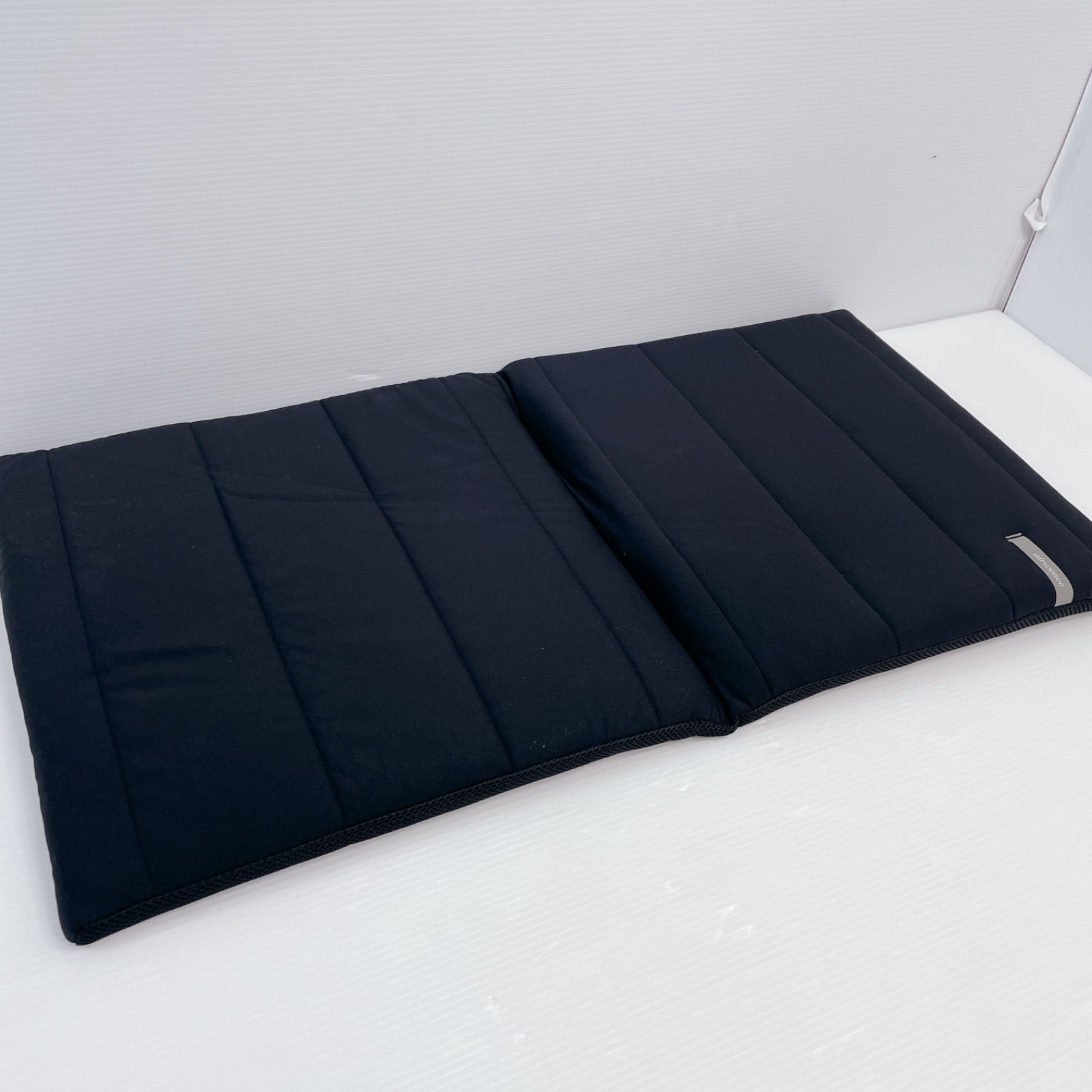 新品未開封 エアウィーヴ 座クッション ブラック airweave エアウィーヴ 座 クッション ブラック ギフトBOX仕様 – sleep