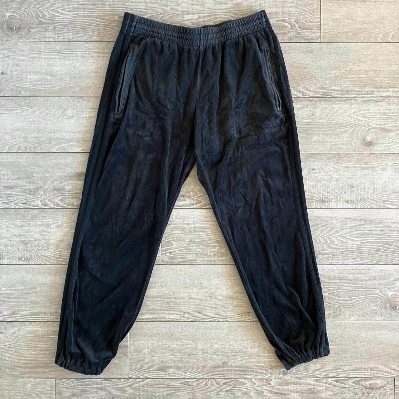 adidas　トラックジャケット　ベロア　黒　常田大希　ダブルジップ 常田大希 着用 アディダス トラックジャケット パンツ