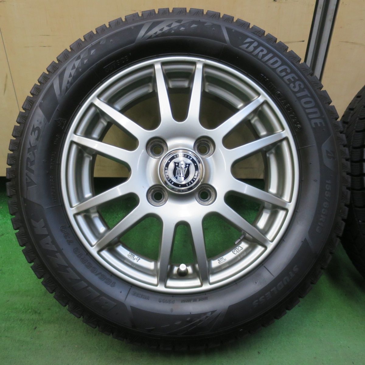 バリ溝 23年 9分 スタッドレス 155 65R13 ブリヂストン ブリザック VRX3 NIRVANA NV ニルバーナ ニルヴァーナ 13インチ PCD100 4H 5092911イス