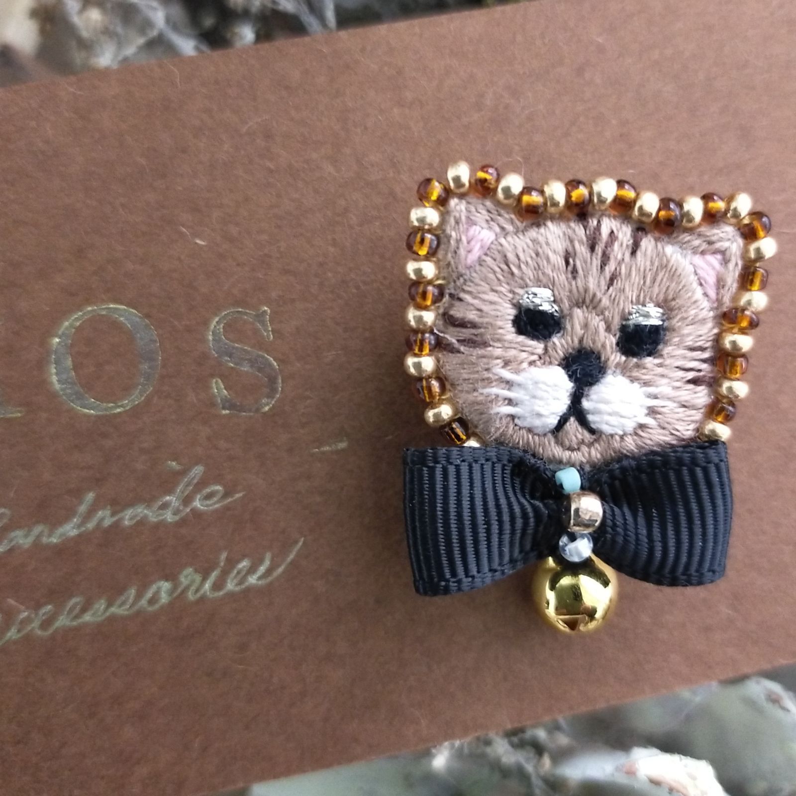 猫さんฅ•ω•ฅ 手刺繍ブローチ - メルカリ 