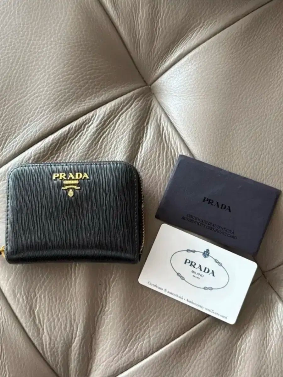 PRADA プラダ カードウォレットを販売しています