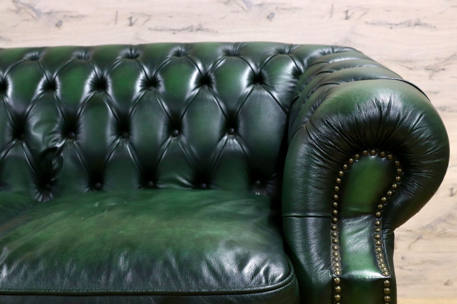 GMIK562 イギリス チェスターフィールド 2人掛けソファ ラブソファ 本革 緑 グリーン 2シーター クラシック アンティーク 椅子 英国