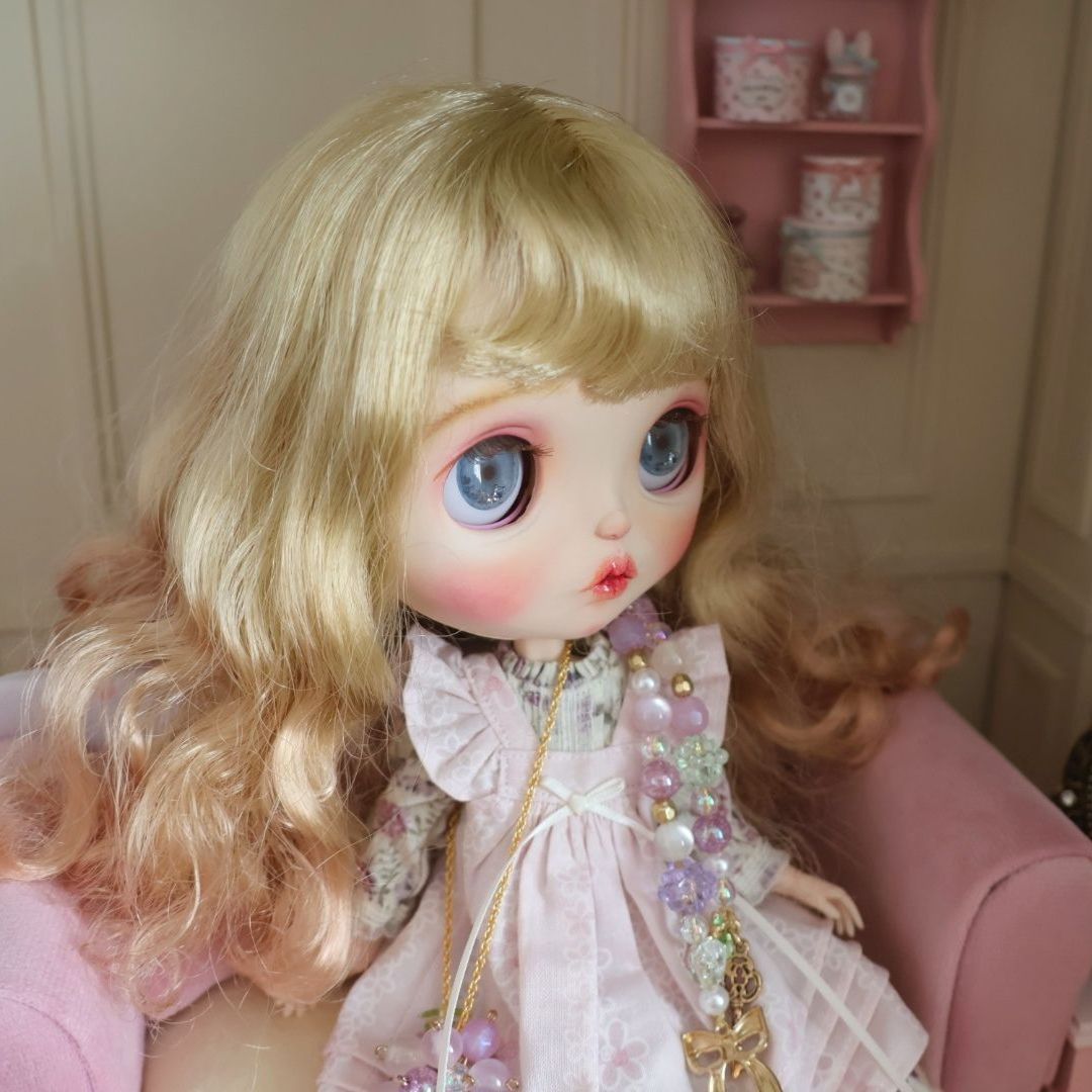 カスタムブライス クリーミーチェリースイートハート スノウ肌風 グラデーションヘア アウトフィット付き パテ盛り