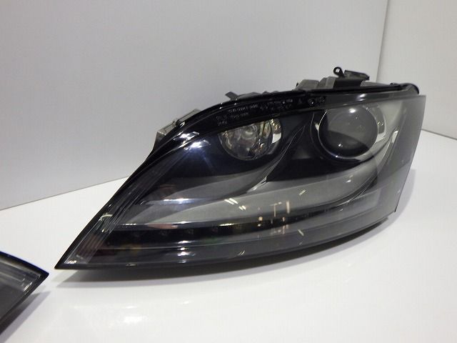 アウディ アウディ TT A5 ABA-8JBWA ヘッドライト 右 純正HIDユニット