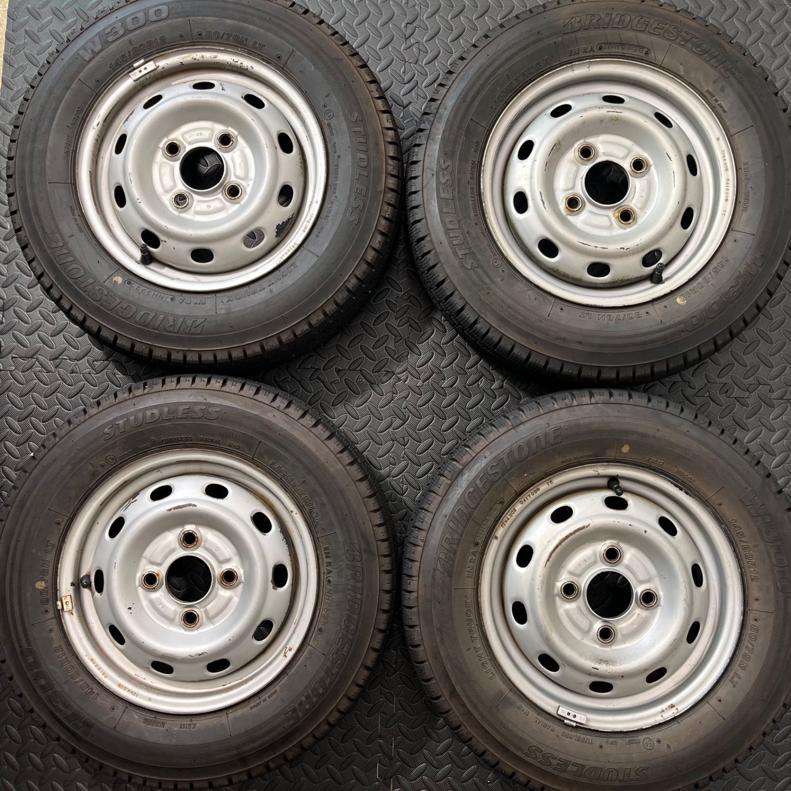 23年製 145/80R12 80/78N LT ブリヂストン W300 スバル サンバー 