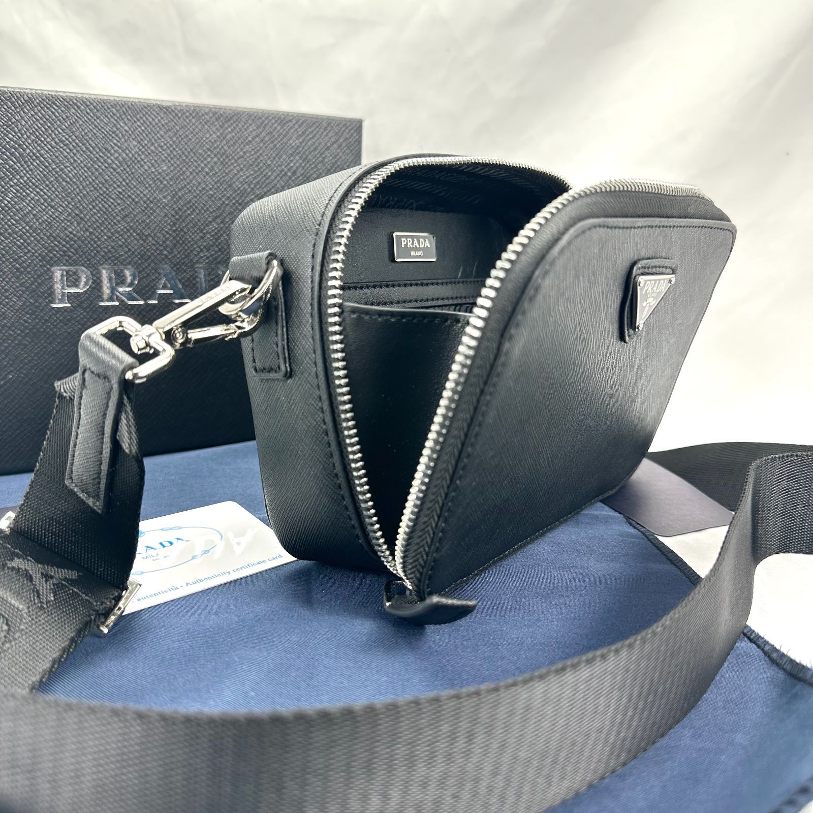 美品】PRADA プラダ カメラバッグ ショルダーバッグ 箱付き - メルカリ 