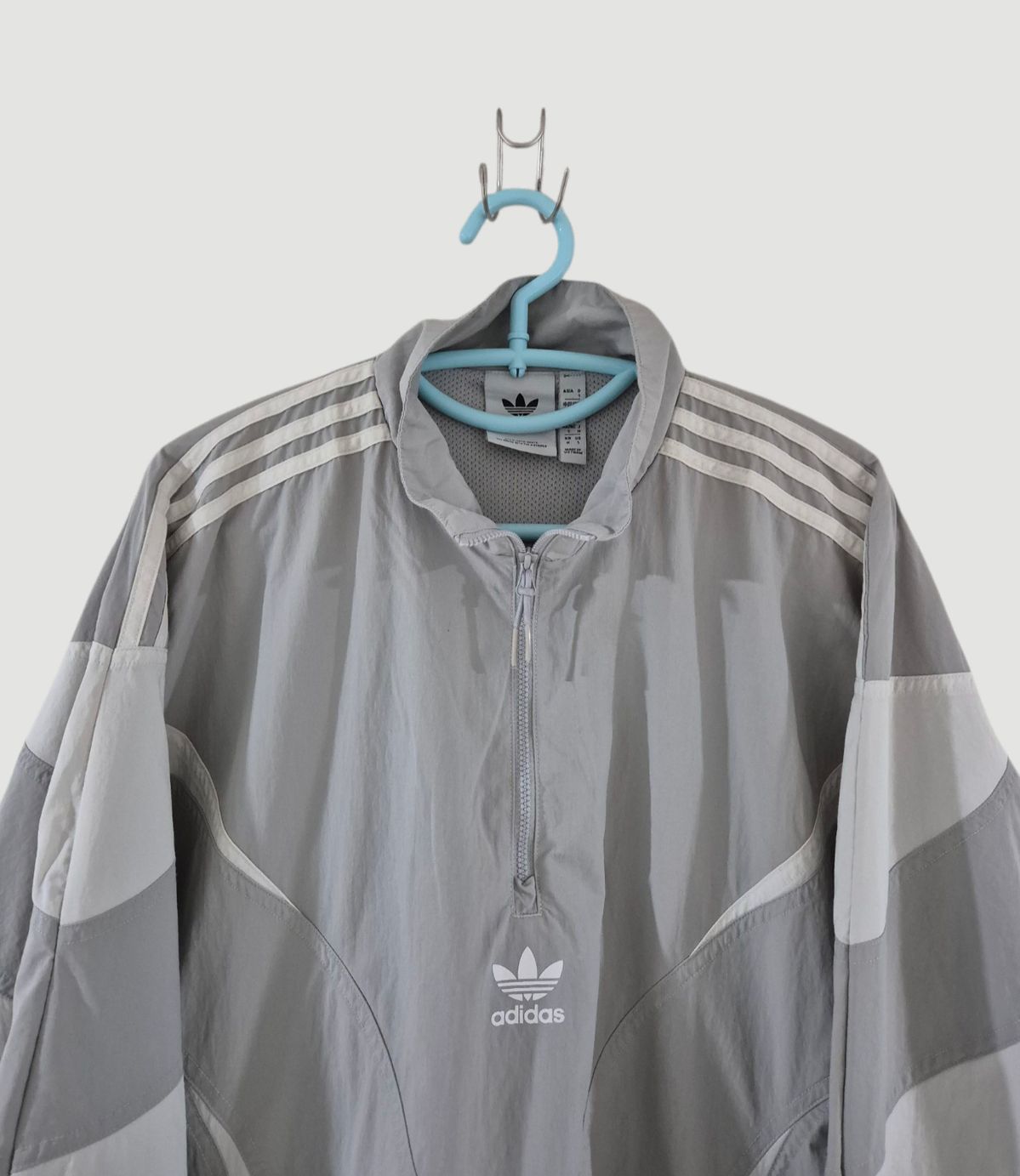 珍しい 100 adidas アディダス ウインドブレーカー アノラックジャケット しかも送料無料 です！