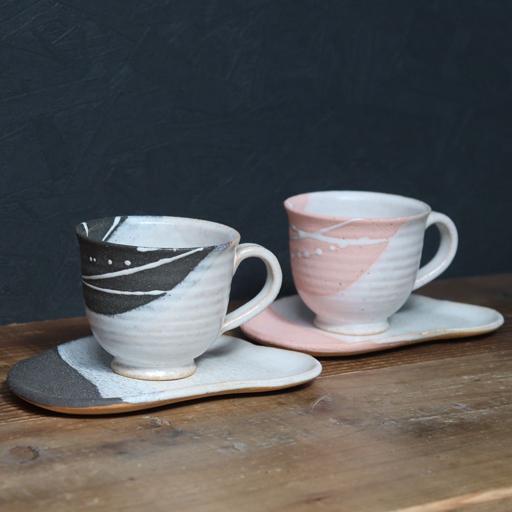 ♥ ギフト対応 産地直送 信楽焼 コーヒーカップ 220ml 満水時 おしゃれ 和風 来客用 珈琲カップ コーヒーカップ＆ソーサー 陶器 珈琲カップ ソーサー 信楽焼 潮騒 ブラック ピンク コーヒー碗皿 w507-07-08