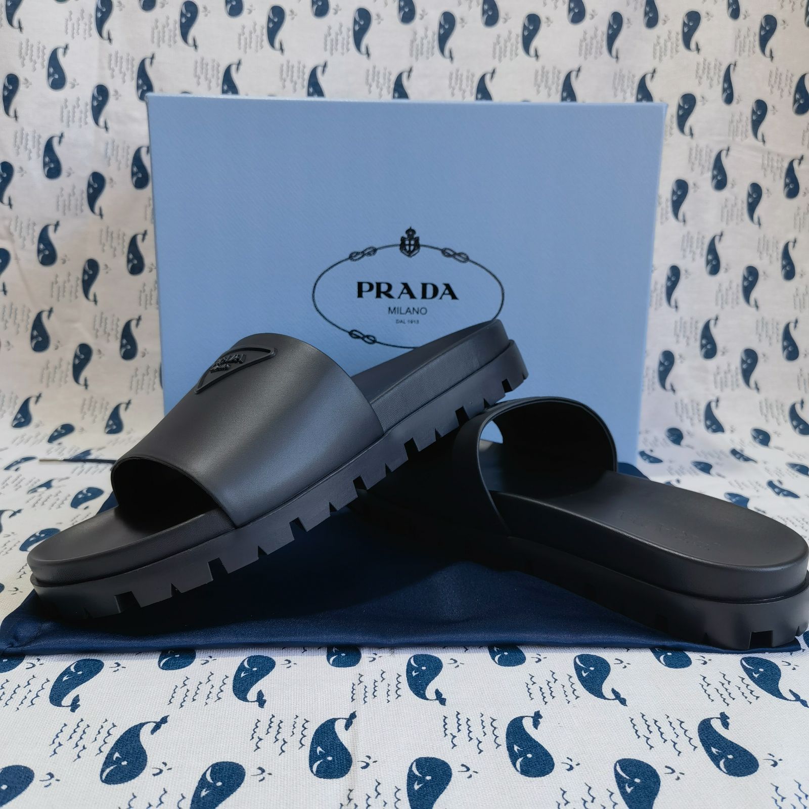 超人気美品☆PRADA☆ラバー スライド サンダル    ブラック