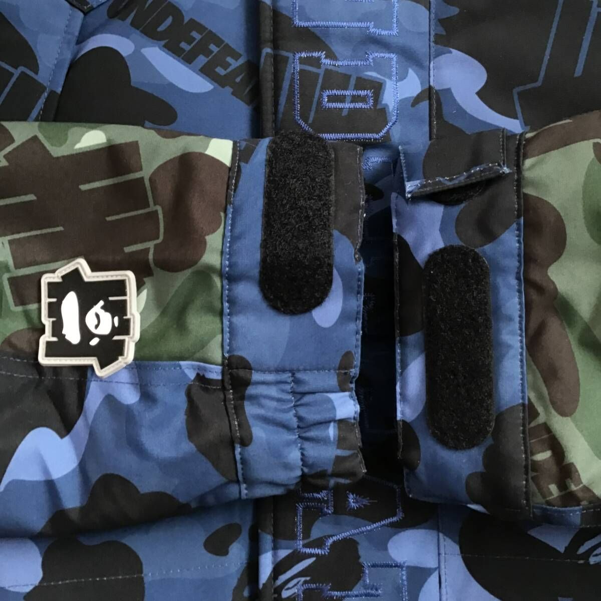 Undefeated BAPE camo スノボ ダウンジャケット APE Undefeated × BAPE camo スノボ ダウンジャケット Mサイズ a bathing