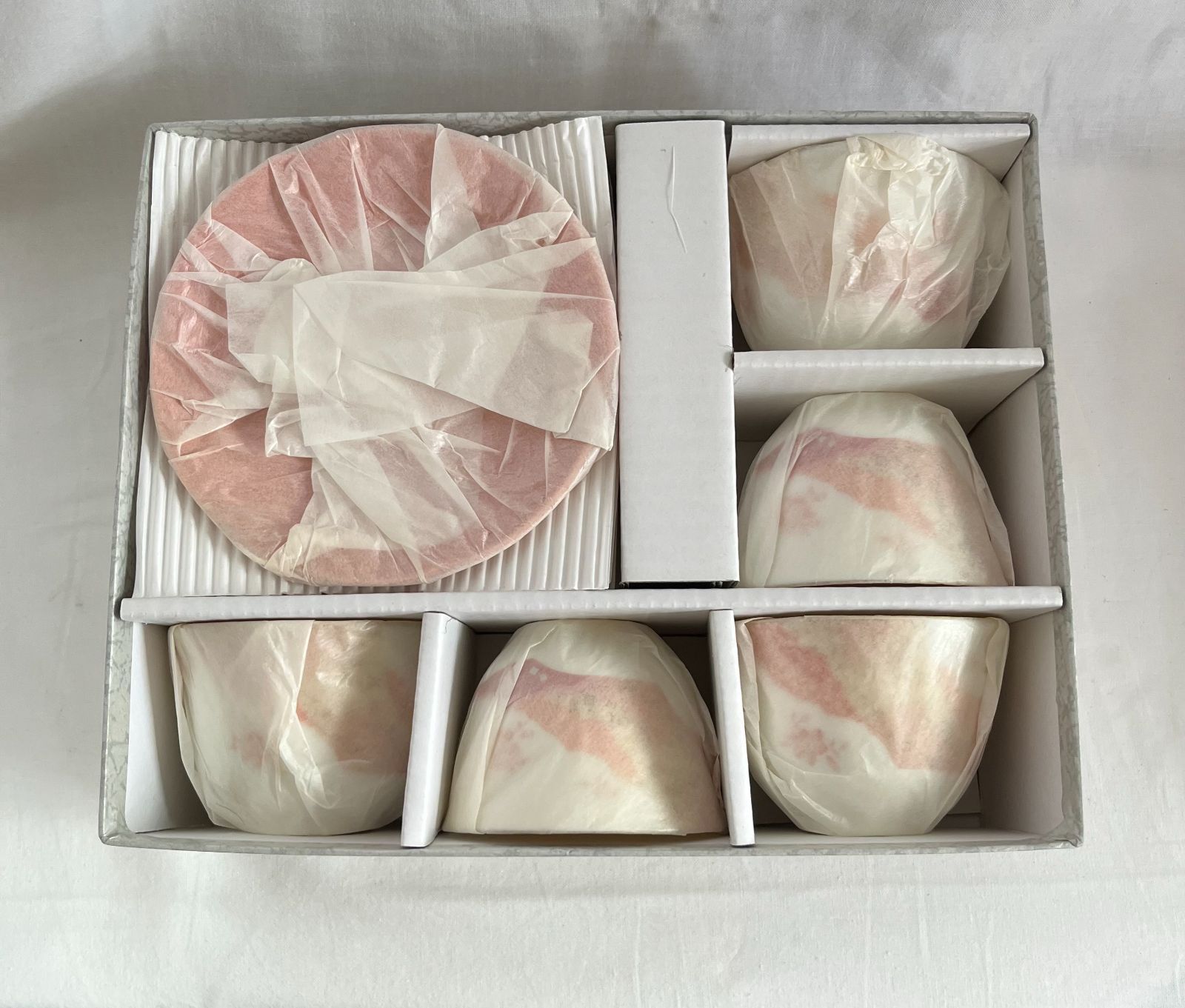 桂由美 創作華窯 YAMAKA No. KY-6030 綾がさね 茶菓揃】の皿・カップ