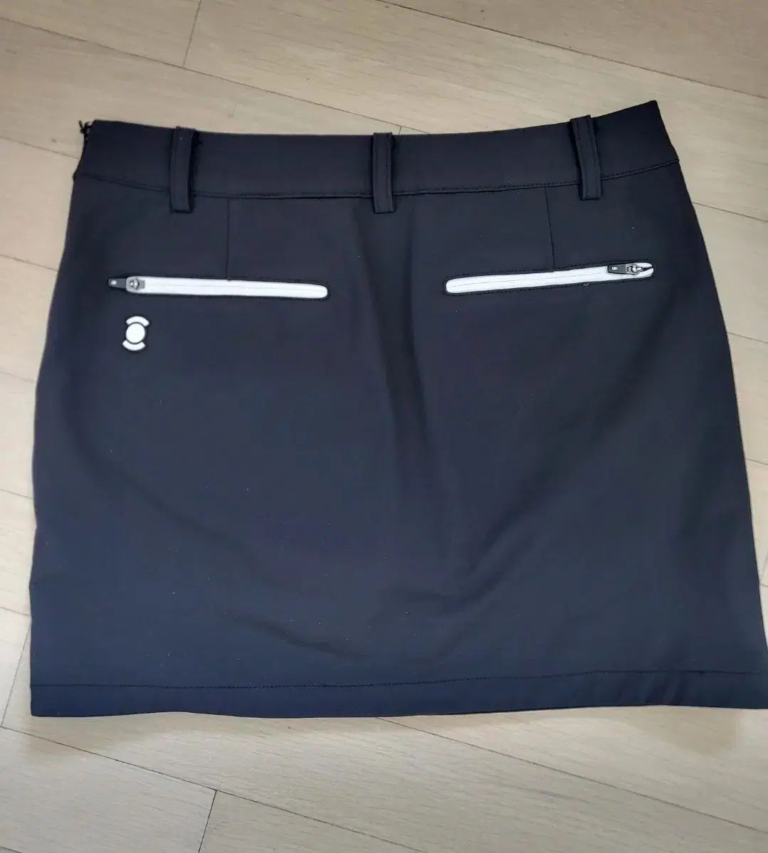 女性用ゴルフトップとボトム