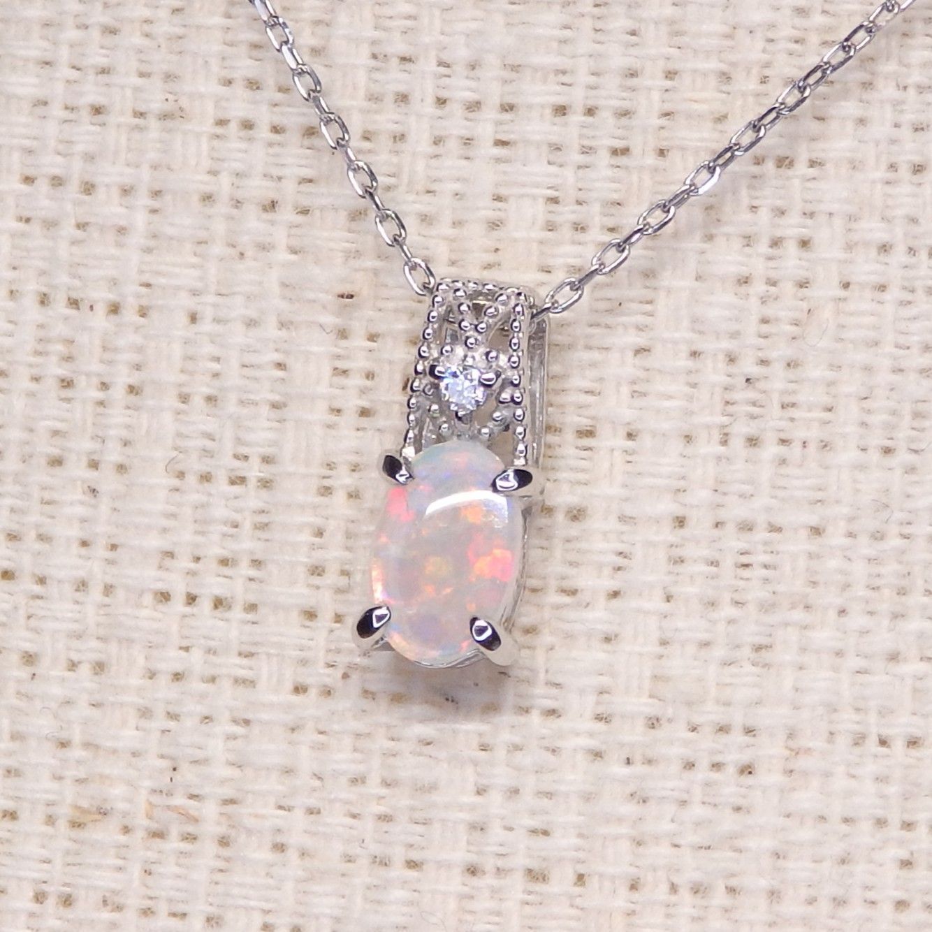 オパール ペンダントTOP Z5844 0.156ct プラチナPt オーバル小判 ソーティング付き