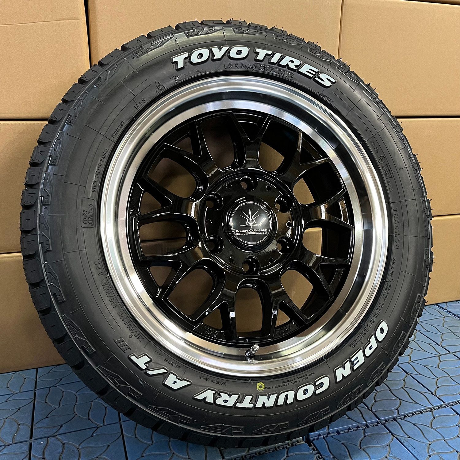 TOYO TIRES 17インチ タイヤホイール 車検対応 200系ハイエース レジアスエース トーヨー H30 215/60R17 ホワイトレター 4本セット 1台分