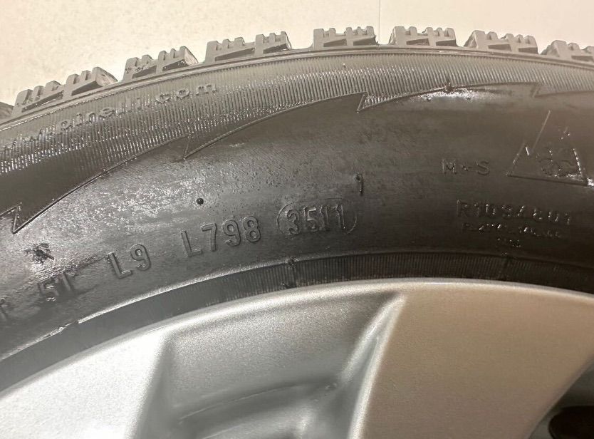 管理番号 244-109】バリ溝 アクア 純正 アルミ15インチ 6J+40