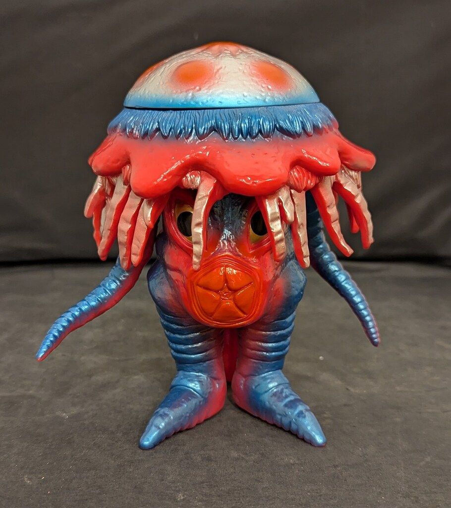 円谷コミュニケーションズ 怪獣郷 バリケーン 赤成型 メタ青-銀彩色