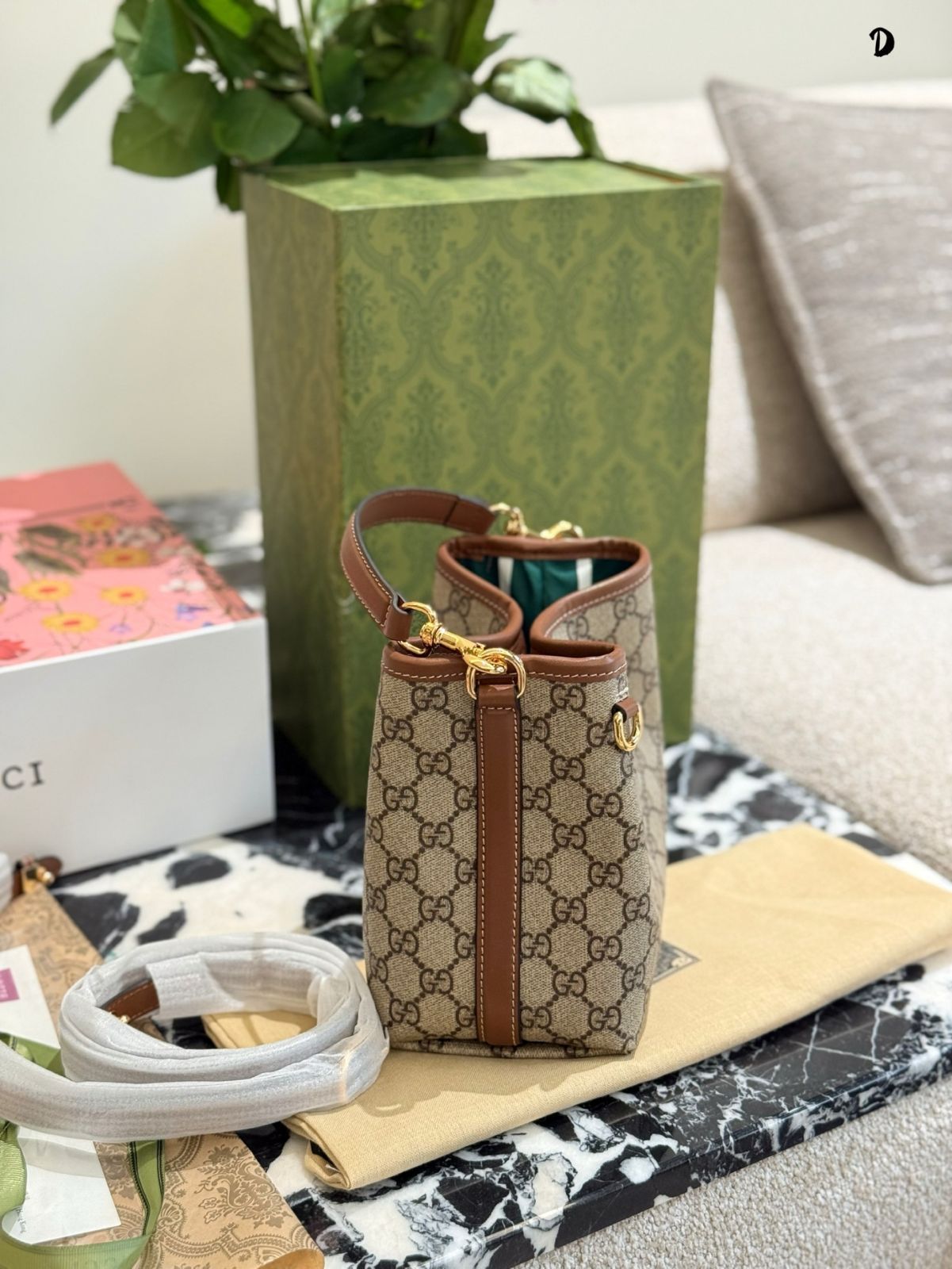 今日特価】Gucci Ophidia GG Tote Bag / グッチ オフィディア GG