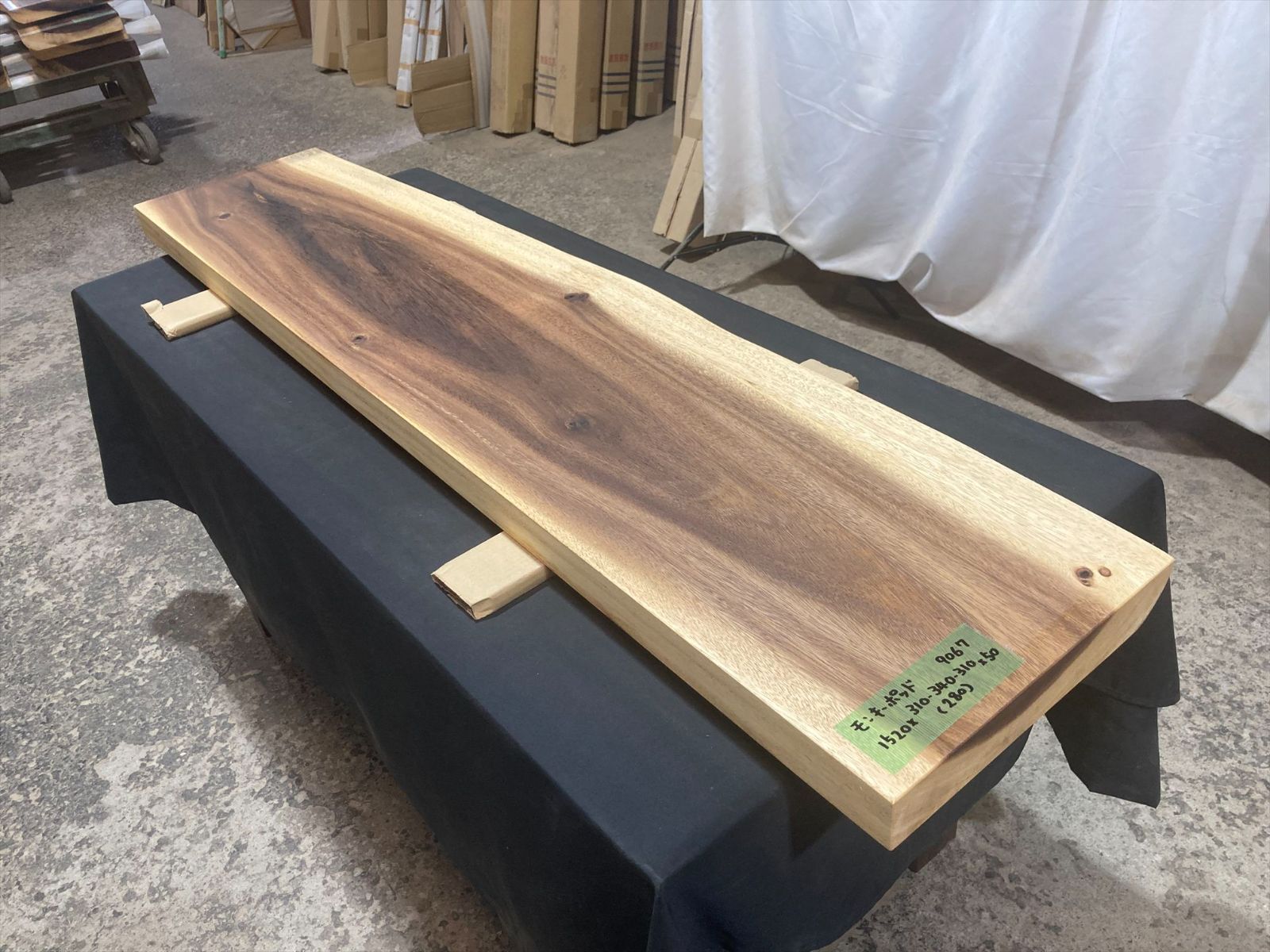 モンキーポッド9067 一枚板無垢 乾燥材 1520ｘ310-340-310ｘ50mm カウンター センターテーブル ダイニングテーブル