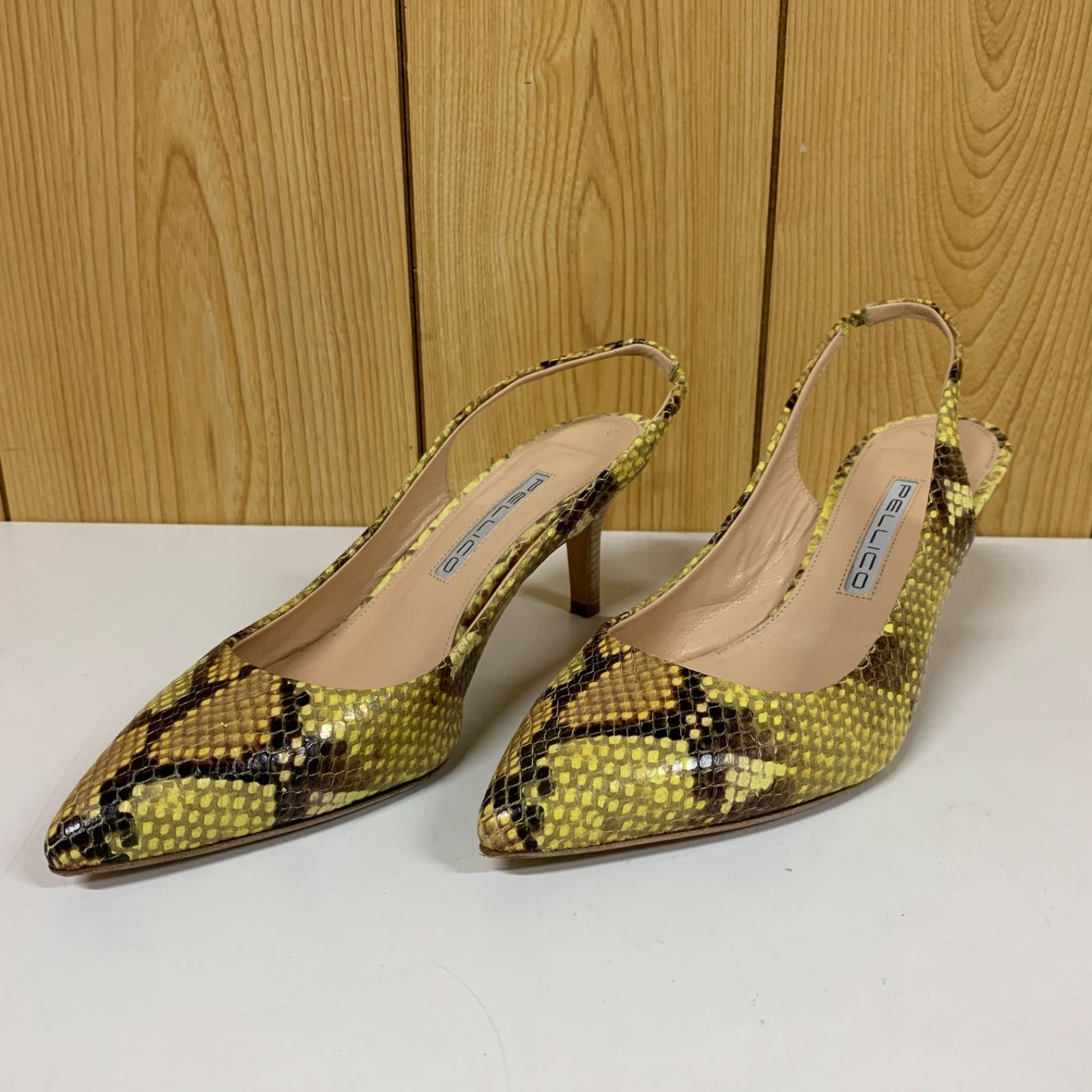 未使用 バーバリー パイソン柄ピンヒール 37