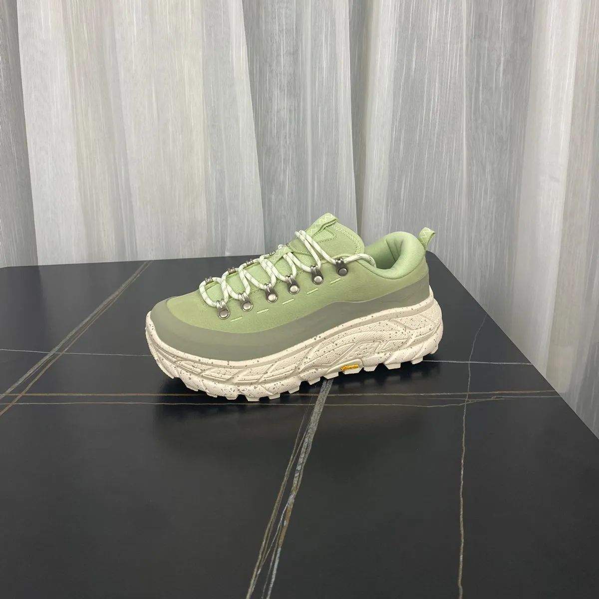 新品Hoka Tor.Summit 