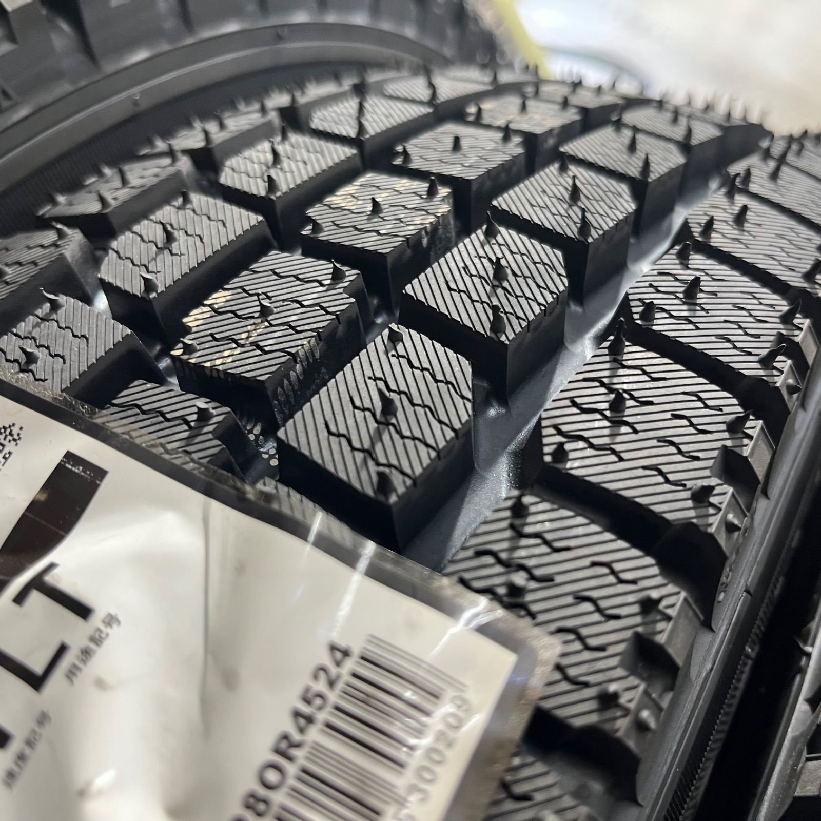 スタッドレスタイヤ 冬タイヤ