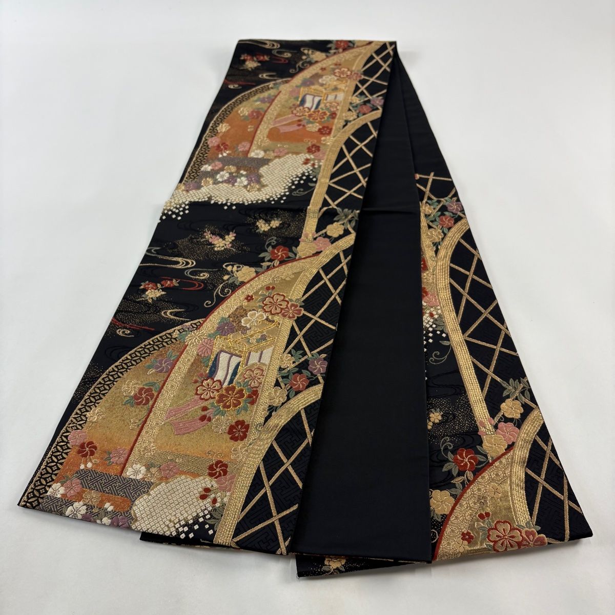 袋帯 秀品 御所車 桜 刺繍 金糸 黒 六通 正絹 【中古】 - メルカリ