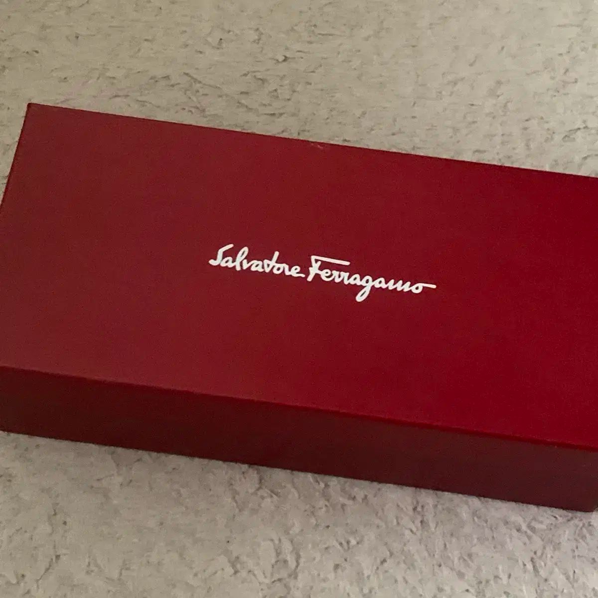 FERRAGAMO フェラガモ 黒 エナメル フラット シューズ