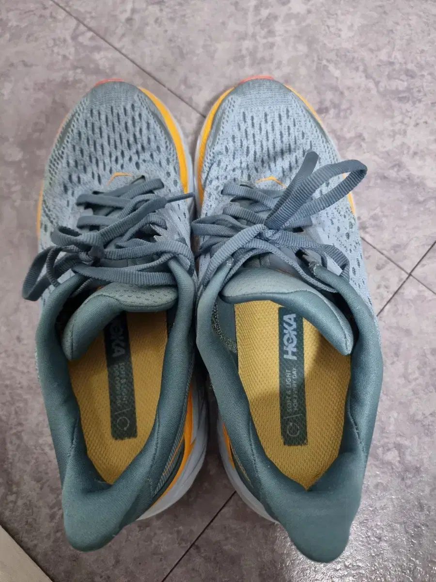 HOKA ONE