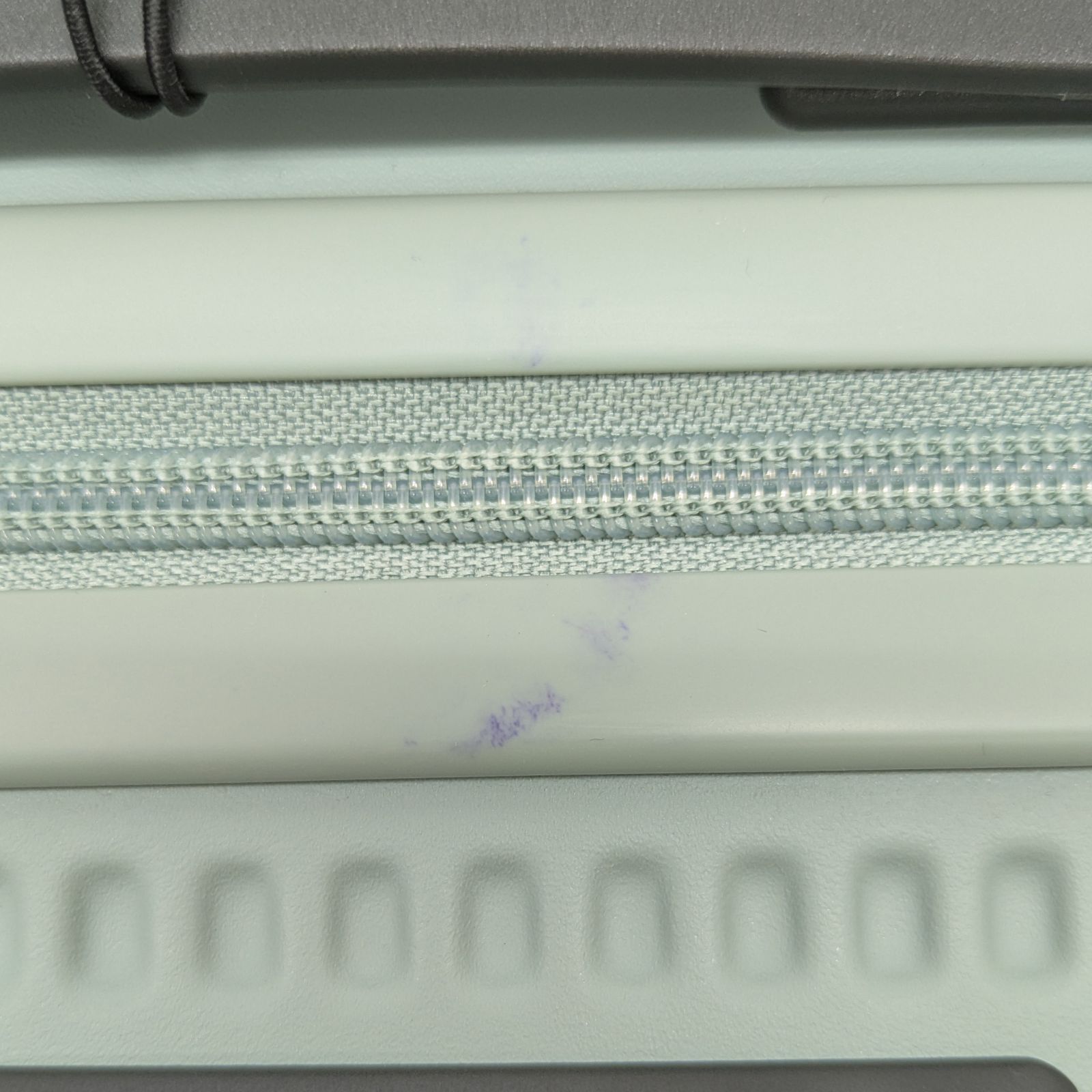 キャリーケース