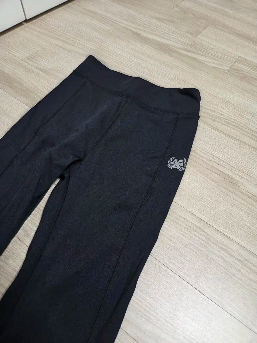 FLOSS ブーツカットレギンス