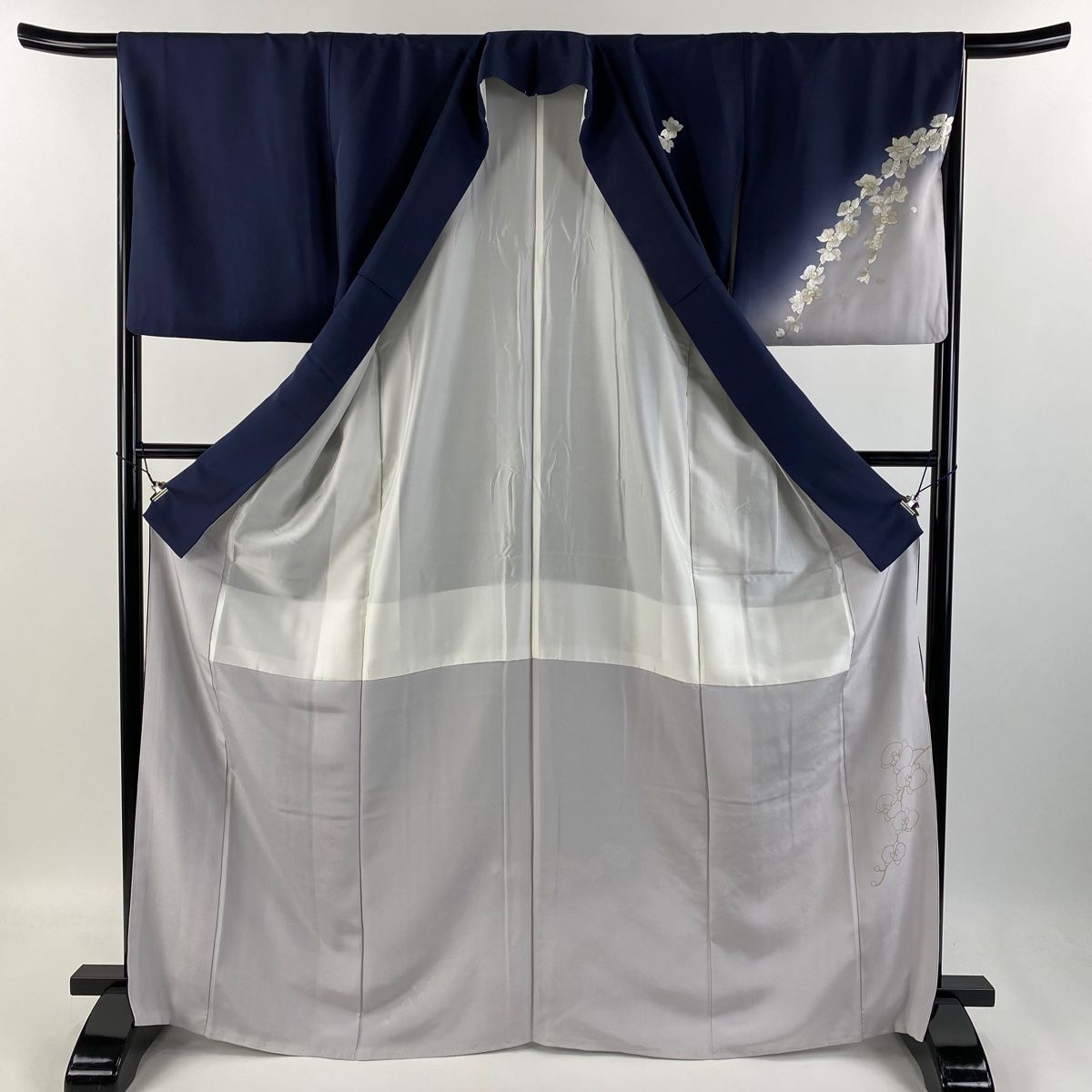 ちっち様✾m466＊新品 正絹 丹後ちりめん 梅 エ霞 仕付け糸付き 長襦袢 柄糸（正絹） | 株式会社美濃坂｜美術刀剣製造販売元