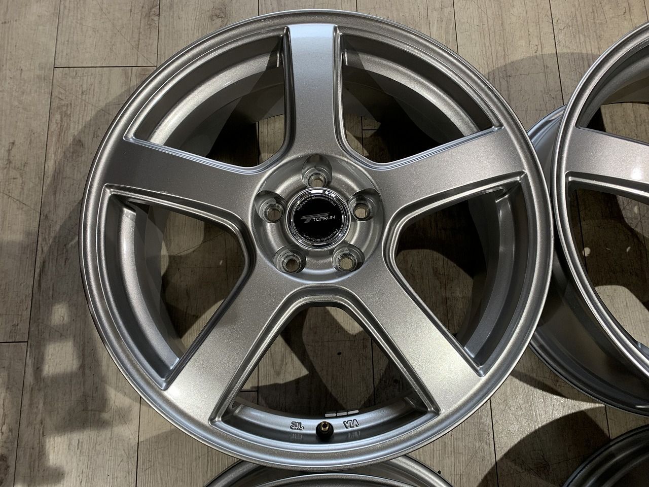 2207016 BRIDGESTONE TOPRUN R5 17インチ 7J 53 PCD100 5H 73mm XV フォレスター レガシィアウトバック 等