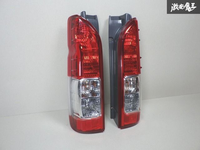 ☆新車外し品☆美品☆トヨタ・ハイエーステールライト・左右セットNo.26 ☆新車外し☆ TOYOTA トヨタ 純正 200 ハイエース テールランプ