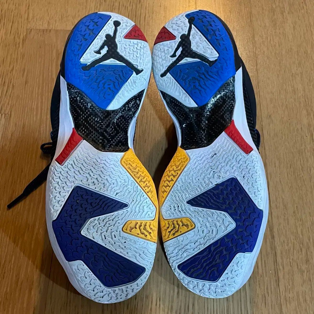 バスケットシューズ