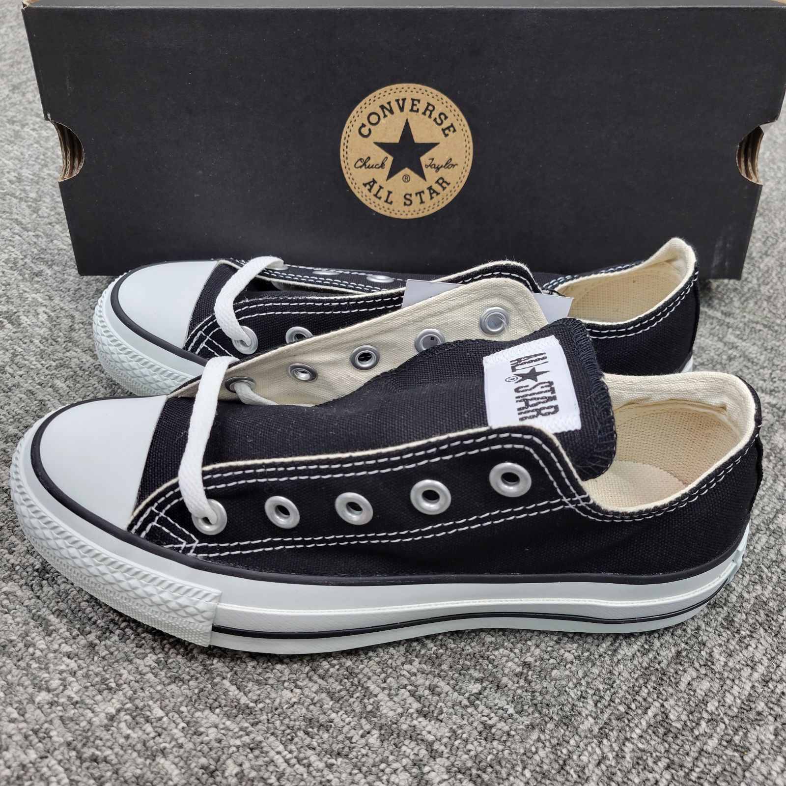 アイボリー×レッド Converse（コンバース）非売品スニーカー - 通販