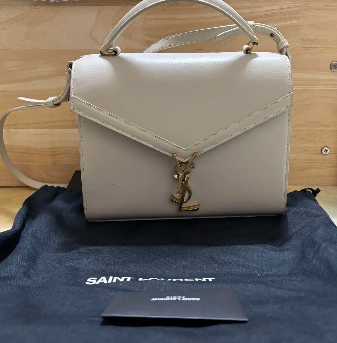 YVES SAINT LAURENT イヴ サンローラン カサンドラ ミディアム