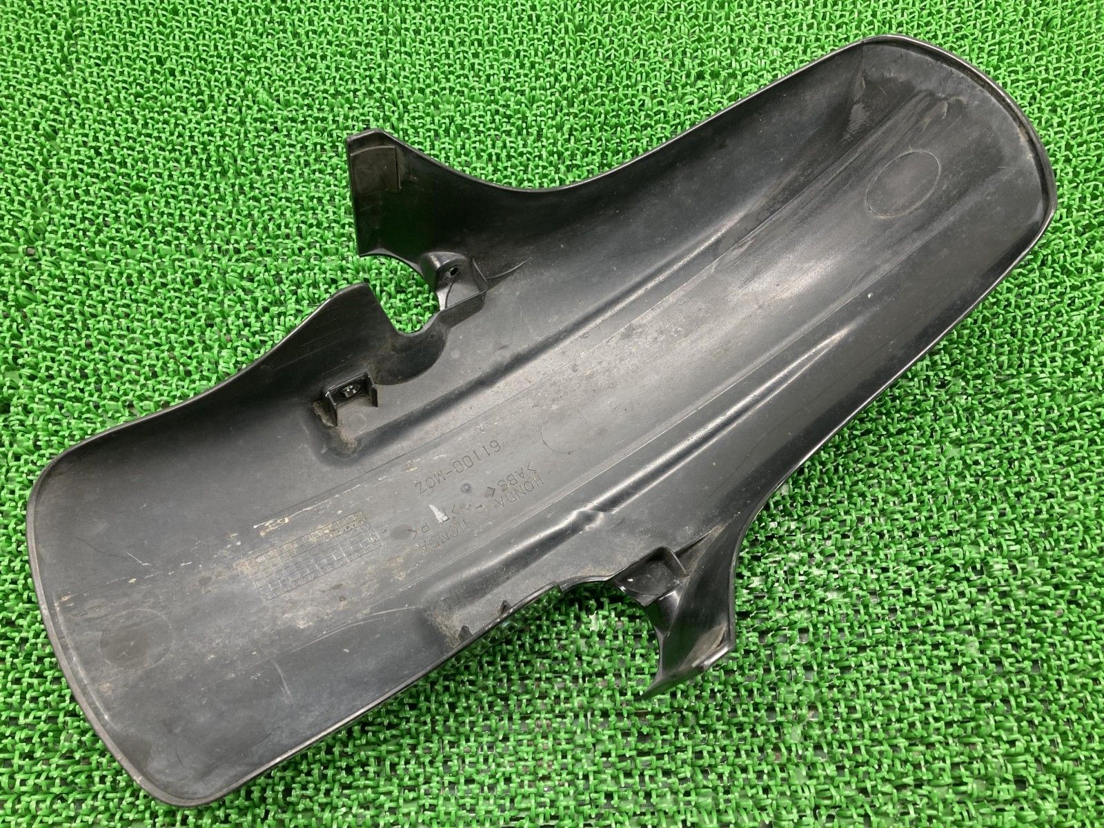 CB1300SF フロントフェンダー 黒 MCZ ホンダ 純正 バイク 部品 SC54 修復素材やペイント素材に コケキズ無し 品薄 希少品 車検 Genuine 【中古】 24