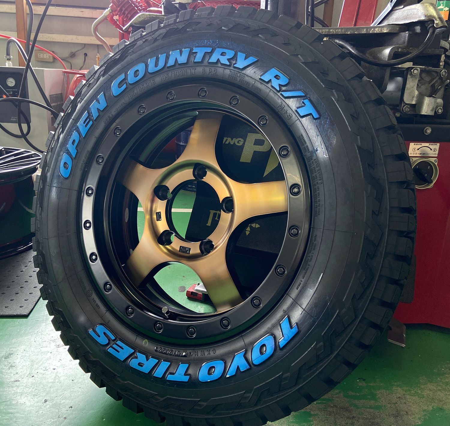 1台 ジムニー JB64 JB23 JA12 JA11 タイヤ ホイール4本セット TOYO OPENCUNTRY RT 185|85R16 ホワイトレター BountyCollection BDX05 ブロンズクリア