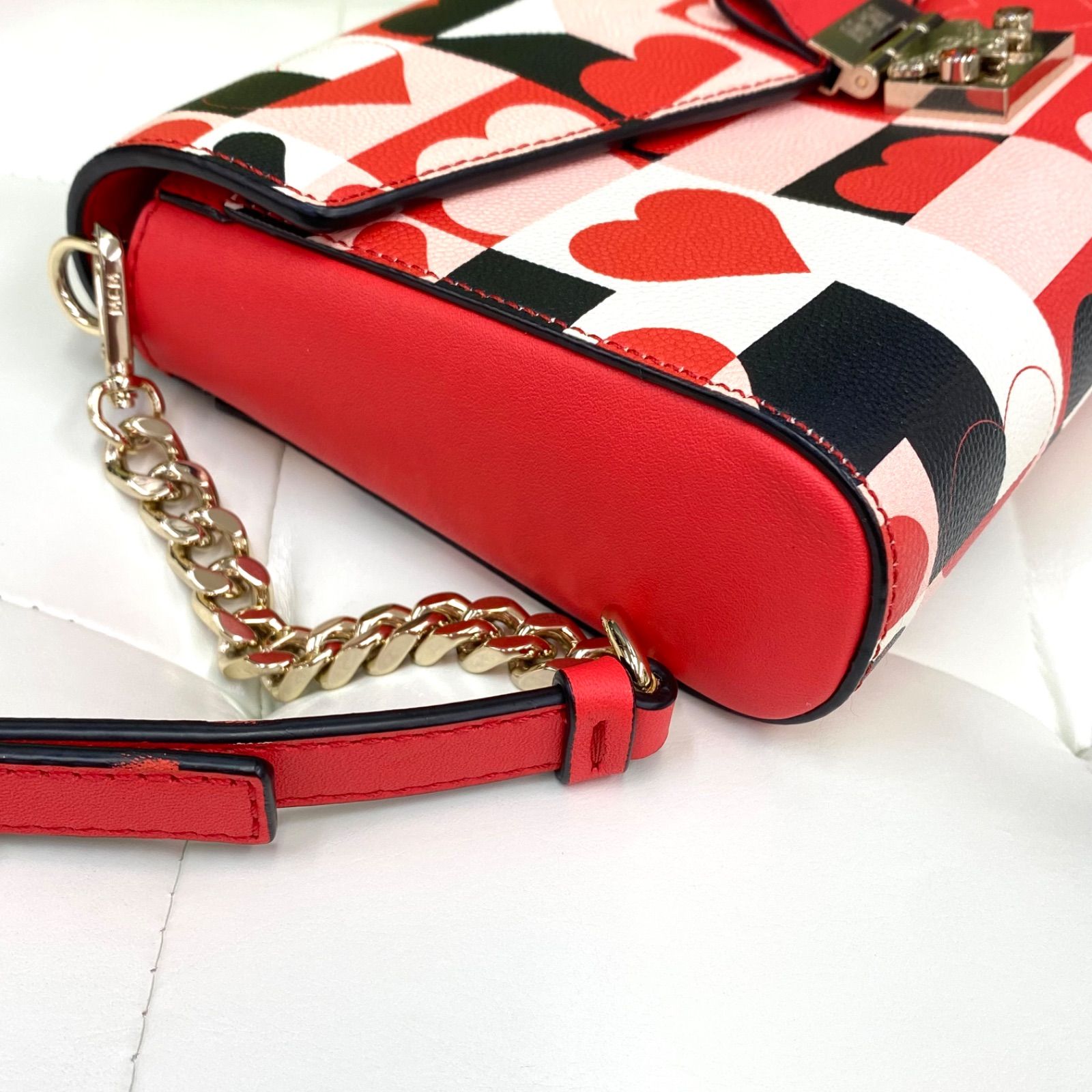 MCM エムシーエム バレンタイン限定 キュービッグ ショルダーバッグ 