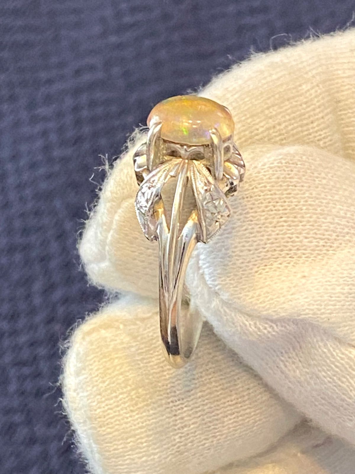 ユニークなオパールの婚約指輪、ホワイトファイアーオパールリング、8 