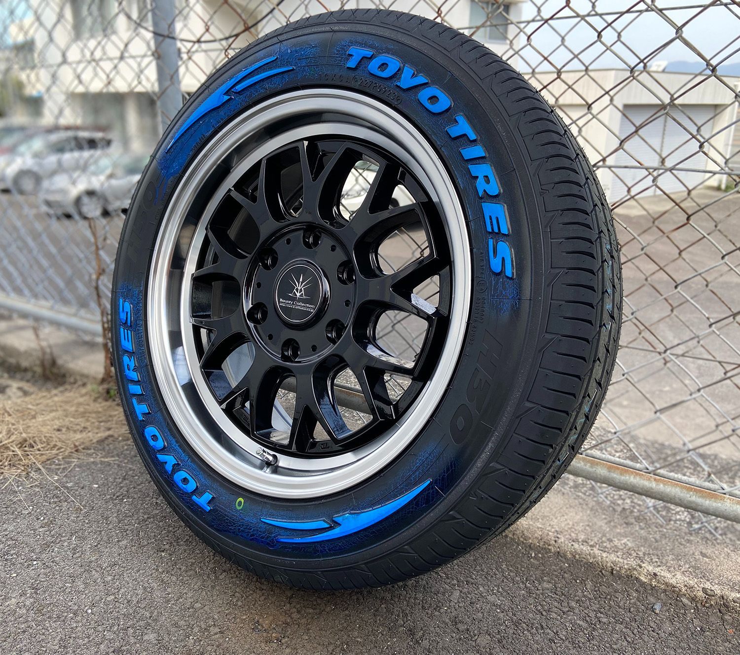 新品】200系ハイエース タイヤホイール 17インチ トーヨー H30 215/60R17 ホワイトレター BountyCollection BD00  車検対応品 - メルカリ