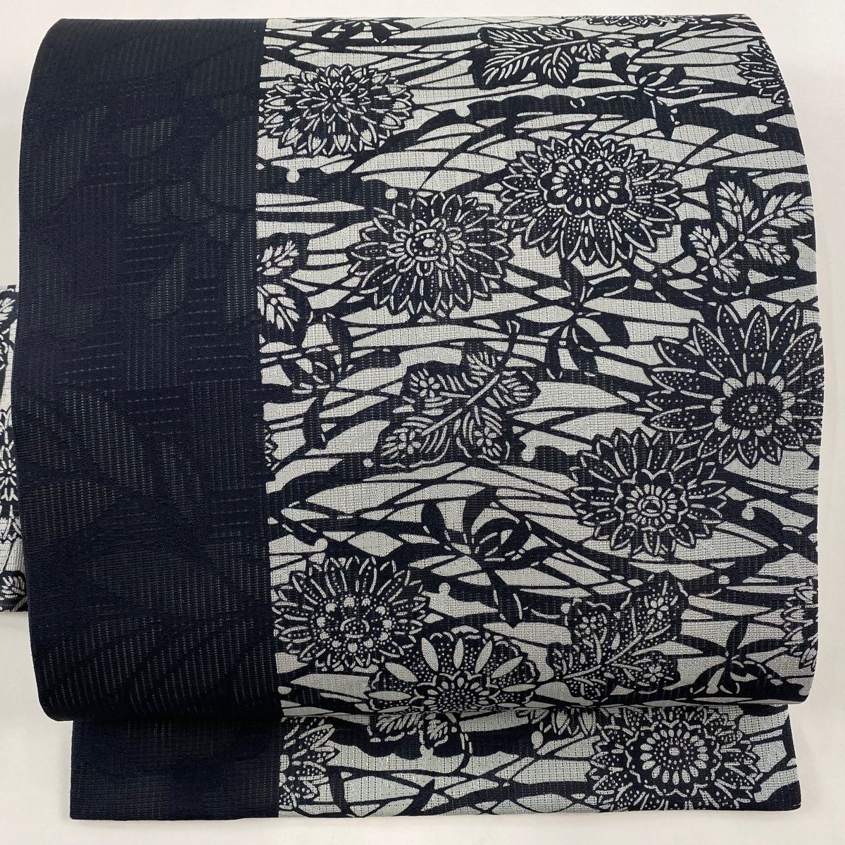 薄手の八寸名古屋帯（細縞に唐花文）綺麗目 単衣から袷に 正絹美品