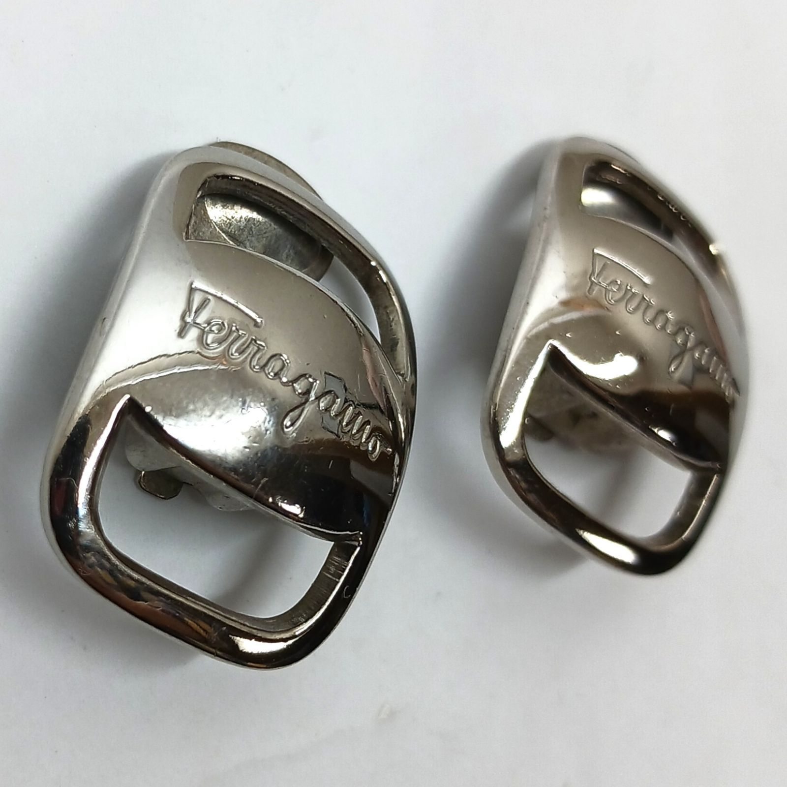 Salvatore Ferragamo シルバーイヤリング Salvatore Ferragamo フェラガモ ヴァラ イヤリング シルバー
