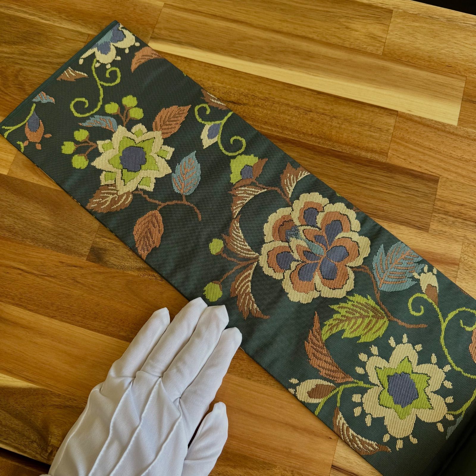 正絹 名古屋帯 弥栄織物謹製 ヨーロピアン唐草図案 逸品 未使用品 お