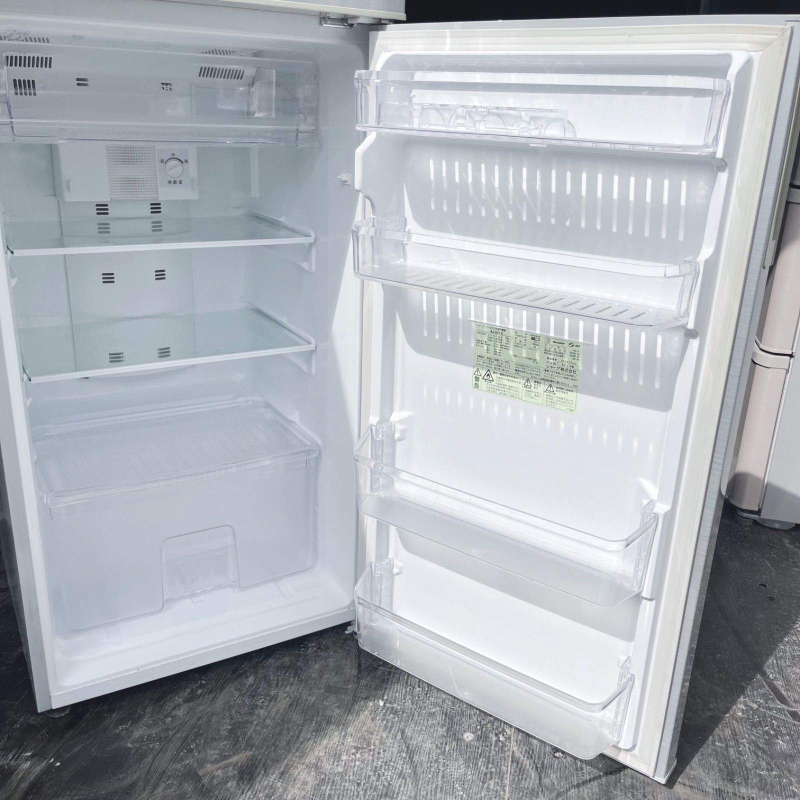 139取付無料！SHARP大きめ225L！スタイリッシュシルバー冷蔵庫 139取付無料！SHARP大きめ225L！スタイリッシュシルバー冷蔵庫