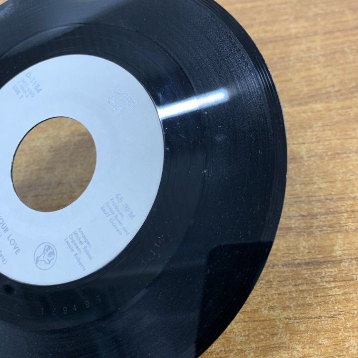 ▲01)【同梱不可】【激レア・見本盤】シェール/CHER/愛をかくさないで/D-1184/EPレコード/7インチ/サンプル/プロモ/白ラベル/A △01)【同梱不可】【激レア・見本盤】シェール/CHER/愛をかくさ