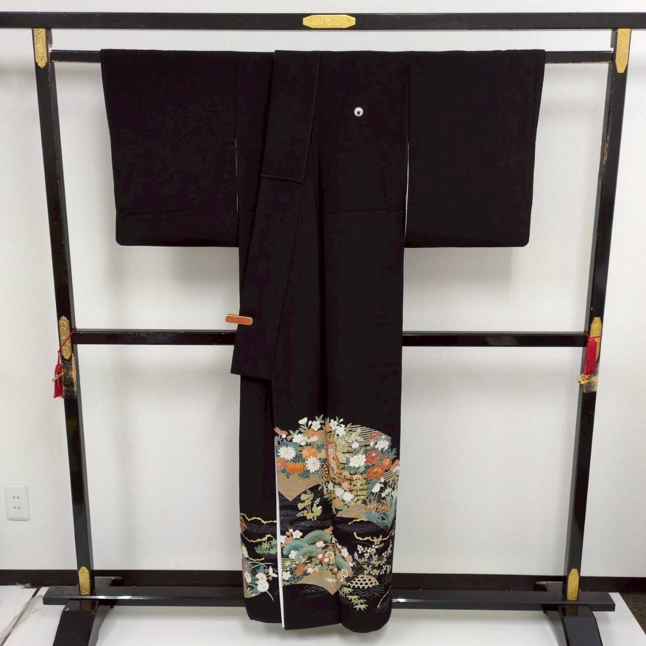 裄65 黒留袖 正絹 金彩 上品な加工 比翼 袷 着物 MK-420 - メルカリ