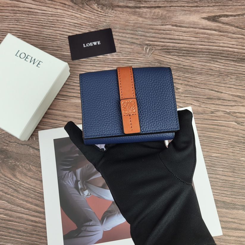 【新品未使用‼️】LOEWE 三つ折り財布 LOEWE 三つ折り財布ネイビー